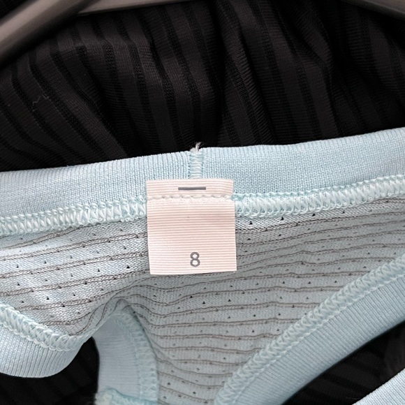Lululemon light blue tank top size 8 - Picture 3 of 3